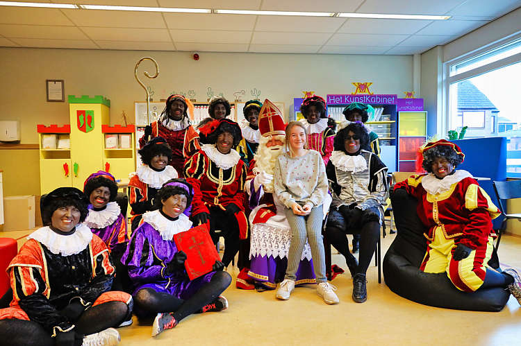 Aankomst van de Sint en zijn Zwarte Pieten in Waarder_118